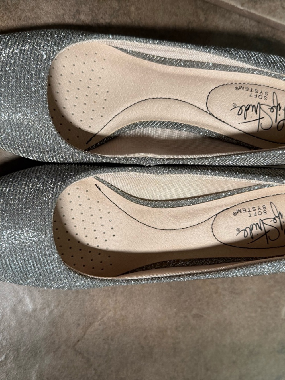 Sparkling Silver Life Stride Women's Kitten Heel Pumps Padded Insoles size 6 1/2 - Picture 12 of 16